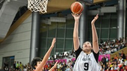 “小巨人”张子宇正式加盟山东高速篮球俱乐部