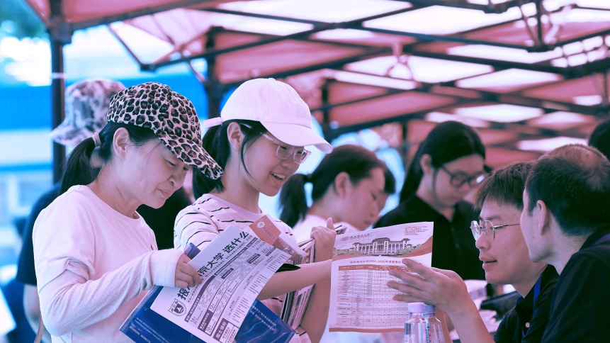 山东高密：公益咨询助力高考志愿填报