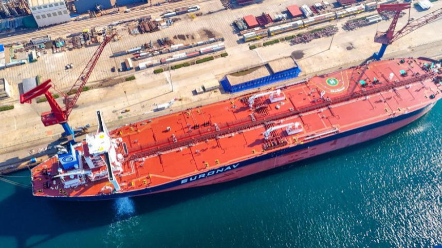 山东青岛：氨预留超大型原油船交付