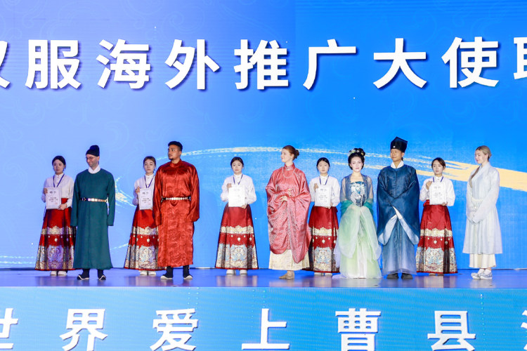 2026世界牡丹大会·汉服产业高质量发展论坛举办_fororder_FD1A2047-opq4495271439