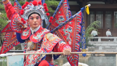 学台步练手势，零距离体验传统戏曲_fororder_ScreenShot_2026-07-14_012902_715