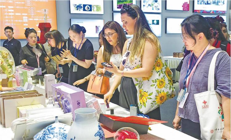 64名国际学员赴菏泽赏发展新貌
