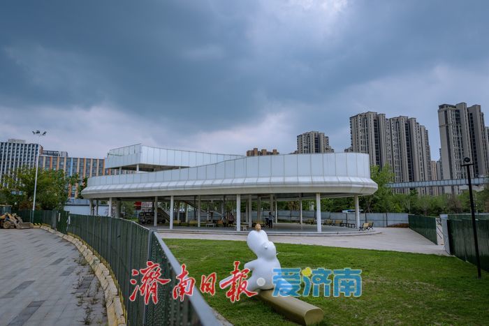 济南：唐冶中央公园变身“都市避暑绿洲”