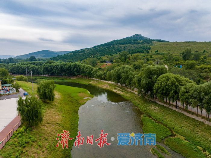 初秋济南玉符河畔：水清草盛景如画