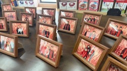 定格团圆瞬间 日照东港摄影师进村为村民拍全家福