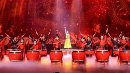 “跨越百年 向新而行”2026济南市职工迎新文艺晚会举行