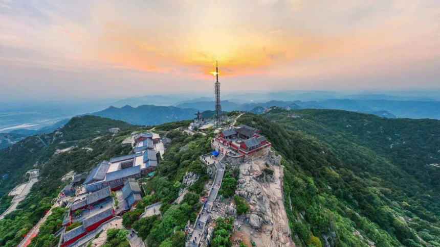 山东泰安：当夏日的风拂过泰山 云端上的美景让你一眼心动！
