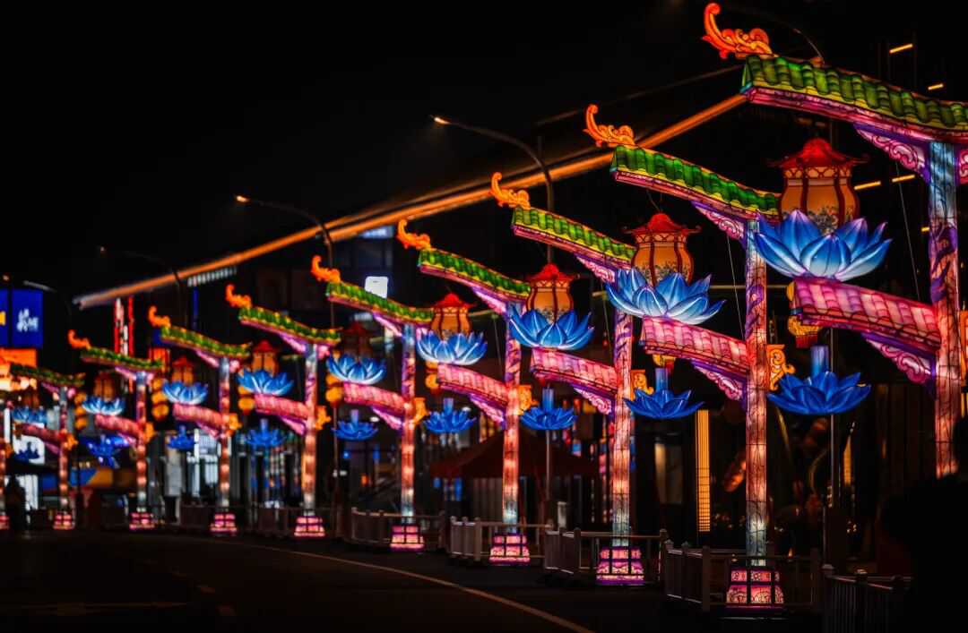 济南新春赏灯新选择，起步区鹊山生态文化区上演“大河华章·光耀鹊华”新春灯会