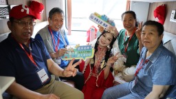 国铁济南局全新适老化升级“齐鲁之星”银发旅游专列首发新疆