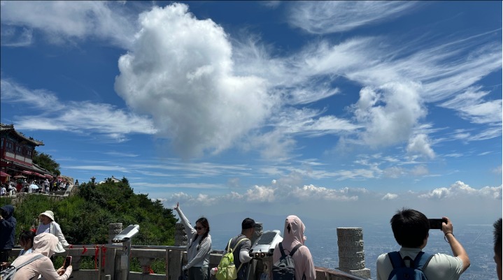 山东泰安：云作丝，风为引！登泰山“天界漫游”，把夏日浪漫全打包