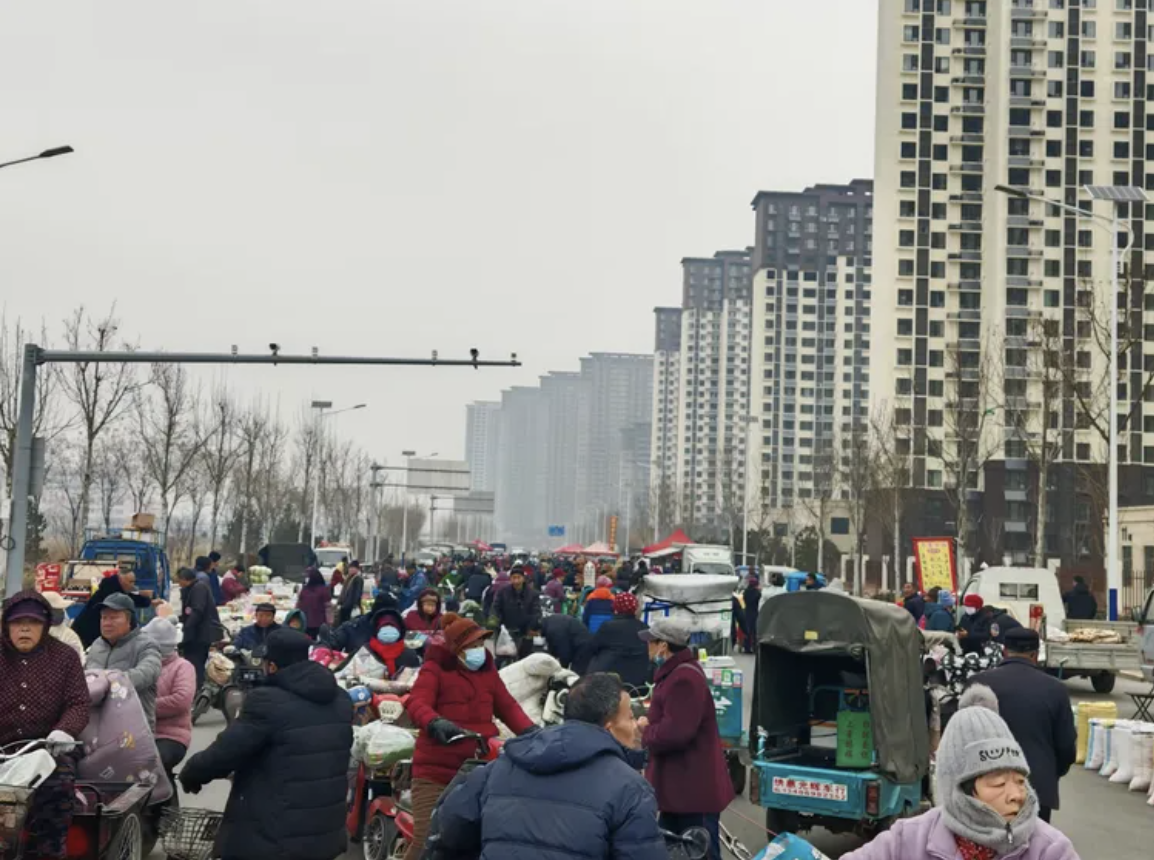 外国留学生在章丘赶“黄河大集”：在乡土烟火中感受中国年味_fororder_【章丘】2