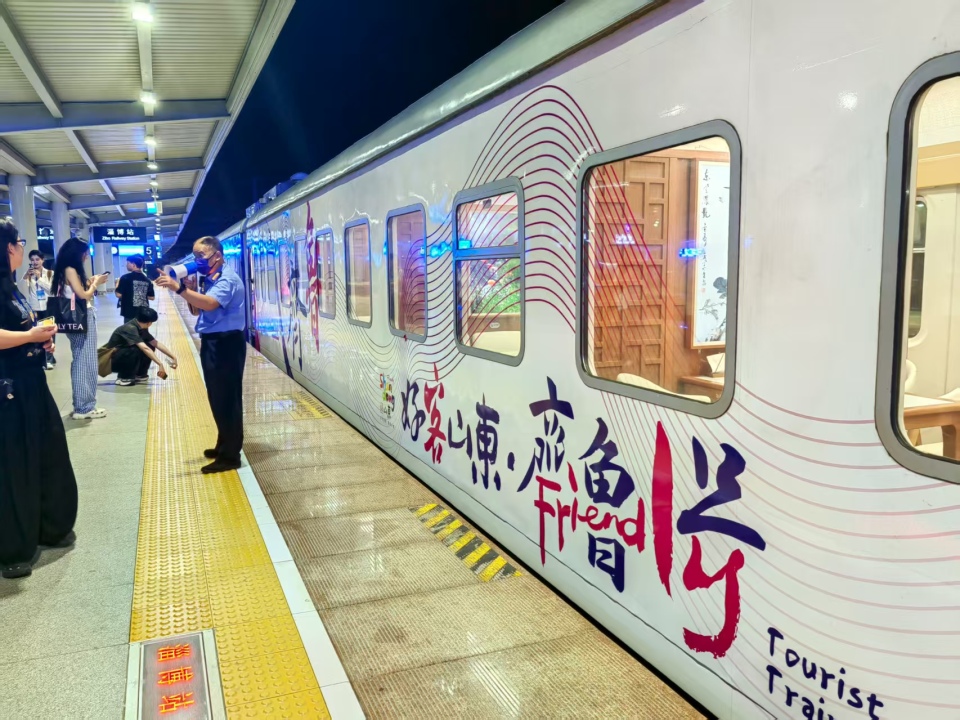 镜头里的山东之夏：解锁“车票经济”新玩法_fororder_b893b94b6a83c1bf023b248c03d73ea8