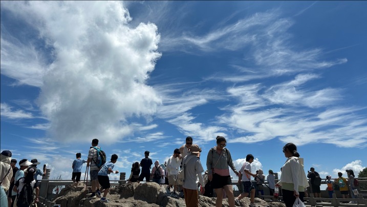 山东泰安：云作丝，风为引！登泰山“天界漫游”，把夏日浪漫全打包