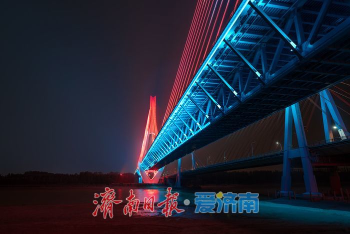 以桥为幕 光影交织 济南黄河大桥新桥“灯光秀”上线