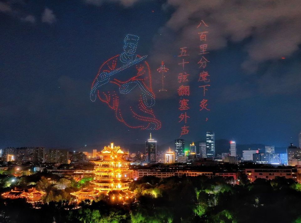 闪耀泉城夜空 “泉染星穹”无人飞机秀惊艳收官