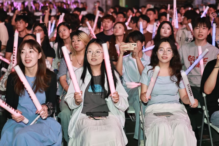 2026届济南市大学生毕业典礼举行_fororder_微信图片_20260612225847_57_2895