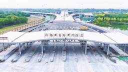 济南黄岗路黄河隧道收费站亮相