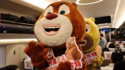 “铁路+文旅”梦幻联动 济南方特“520心动告白节”浪漫启幕