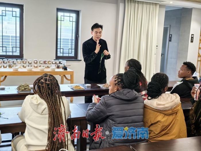 让非遗之美架起友谊之桥！ 济南市历下区成功举办"非遗国际朋友圈"中外文化交流活动