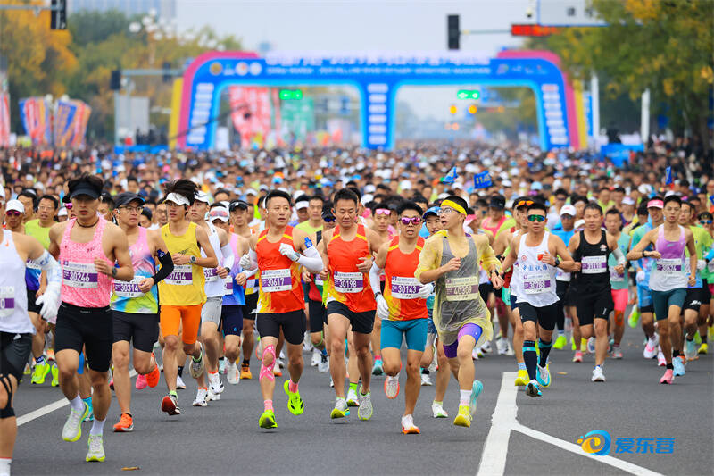 一曲奔跑的黄河颂——2025黄河口（东营）马拉松赛侧记