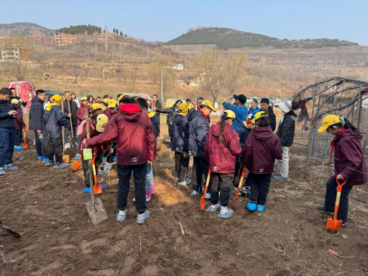 原标题：新华视点｜“春日经济”下，“共享菜园”为啥火了？_fororder_【“共享菜园”】3