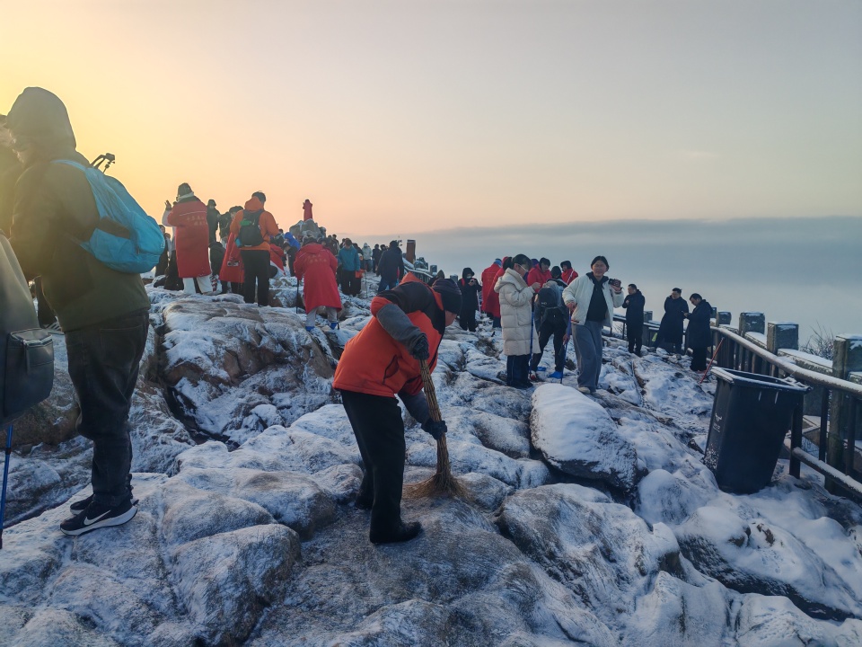 雪后泰山披银装 云海日出醉游人_fororder_【雪后泰山】17