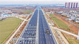山东：全国首个“六改十二车道”高速公路改扩建项目建成通车