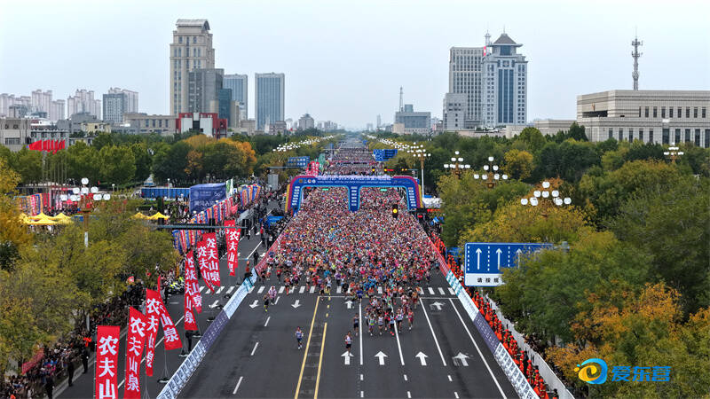 一曲奔跑的黄河颂——2025黄河口（东营）马拉松赛侧记