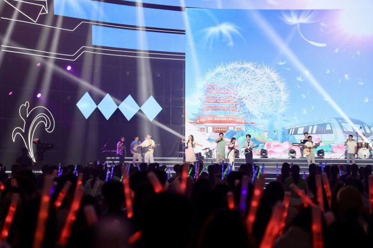 2026届济南市大学生毕业典礼举行_fororder_微信图片_20260612225850_59_2895