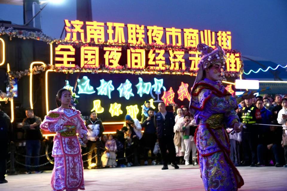 龙抬头舞英歌 济南环联夜市上演非遗盛宴_fororder_4