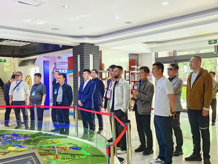 【Hi,Shandong】“Hi,Shandong—机遇中国 青岛优品”海外媒体走进莱西产芝湖乡村振兴示范片区_fororder_4d2e5b9b4a47b9ecfe52f1ff45ac744