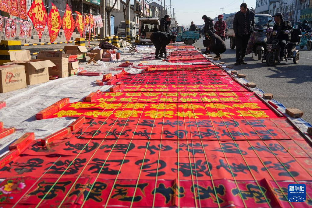 山东莱芜：赶年集 置年货
