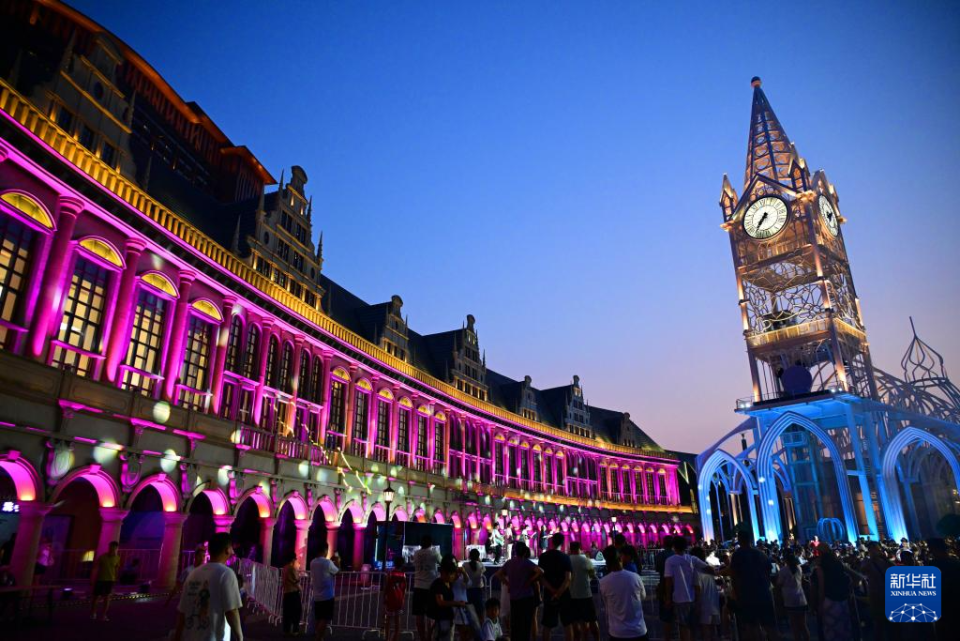 山东青岛：璀璨光影 缤纷夏夜_fororder_新华社1