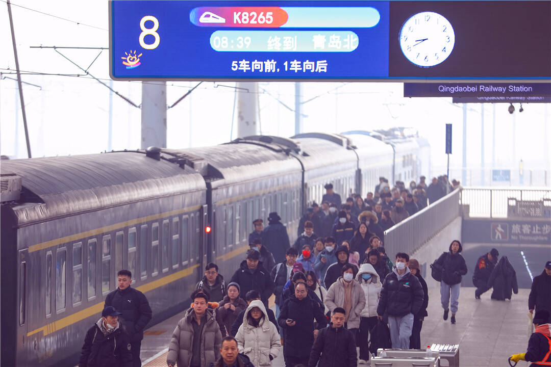 山东青岛:2026年春运启幕 多部门暖心守护团圆旅途