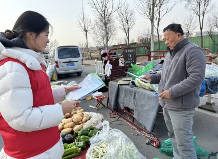 外国留学生在章丘赶“黄河大集”：在乡土烟火中感受中国年味_fororder_【章丘】8