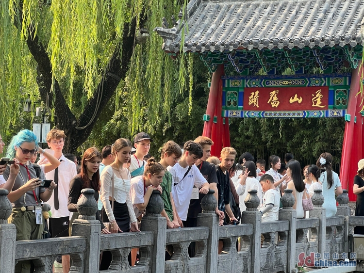2025年“汉语桥”俄罗斯圣彼得堡孔子课堂夏令营探访济南名胜 感受齐鲁文化魅力
