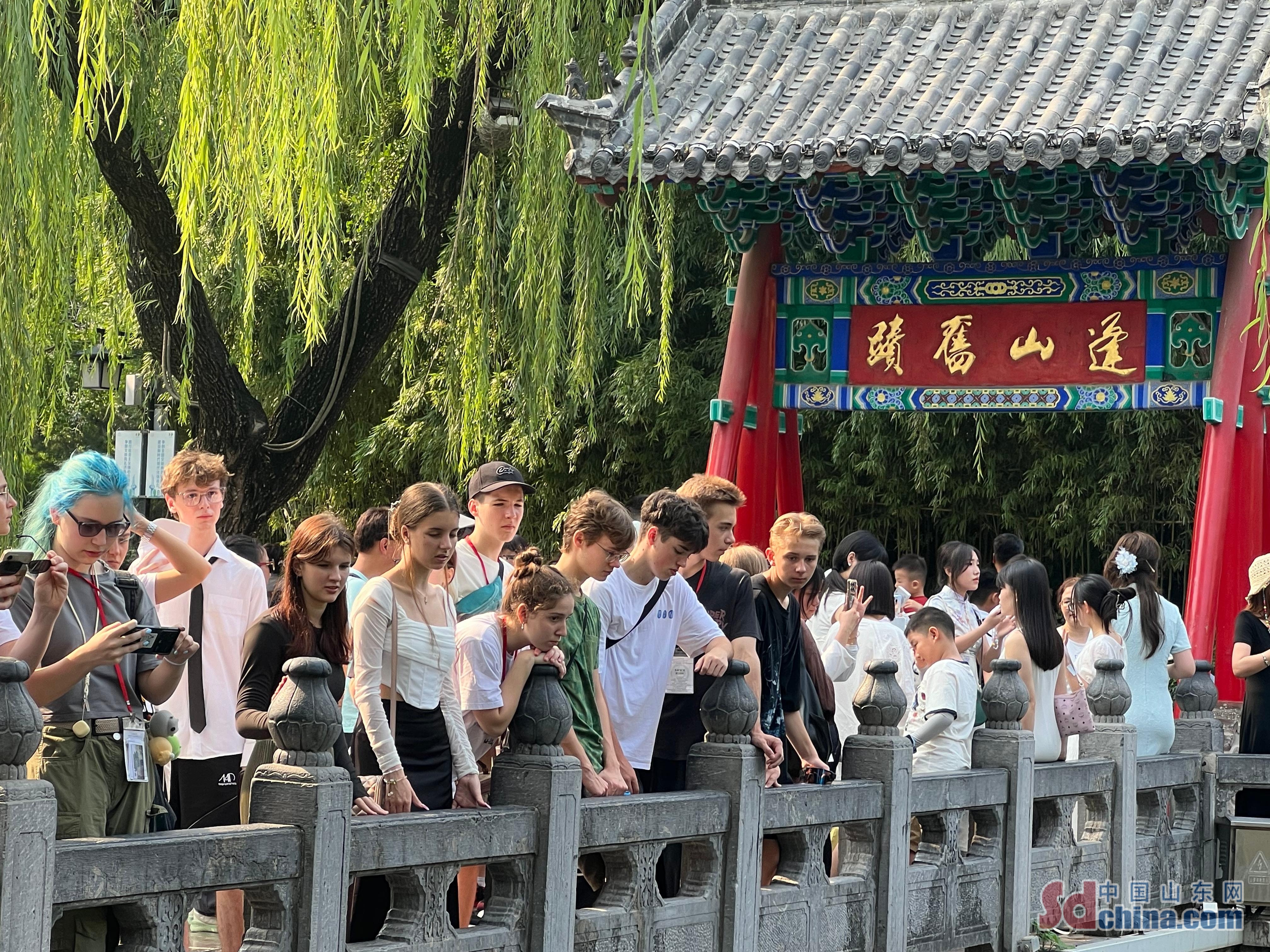 2025年“汉语桥”俄罗斯圣彼得堡孔子课堂夏令营探访济南名胜 感受齐鲁文化魅力