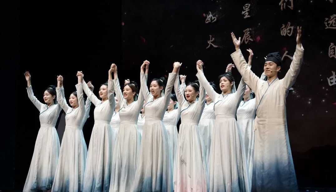 济南新春赏灯新选择，起步区鹊山生态文化区上演“大河华章·光耀鹊华”新春灯会