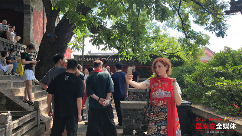 泰山古戏台上跳起芭蕾舞 中外艺术碰撞出新火花