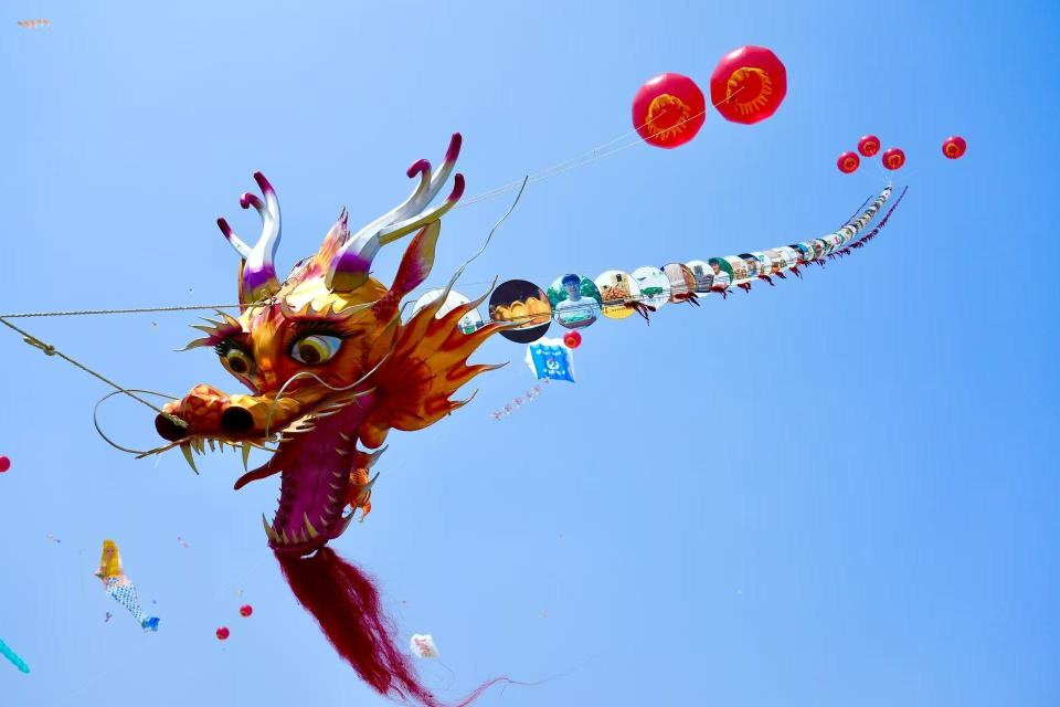 漫天纸鸢竞潍坊——2026潍坊风筝嘉年华掠影
