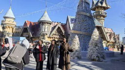 百万粉丝博主 “卢旺达青年团” 打卡济南融创乐园 解锁冬日浪漫新体验