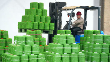 山东乐陵：人造草坪出口忙