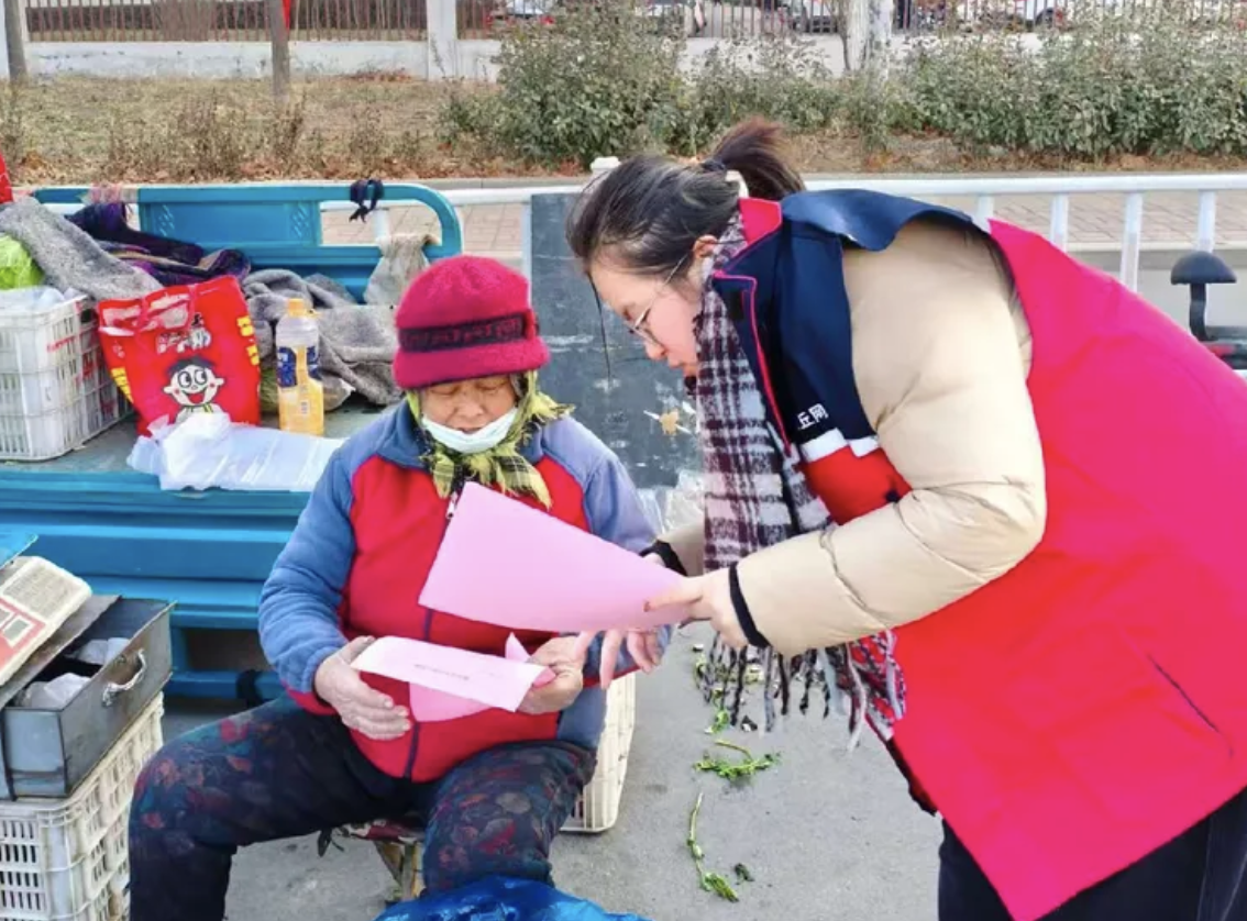 外国留学生在章丘赶“黄河大集”：在乡土烟火中感受中国年味_fororder_【章丘】5