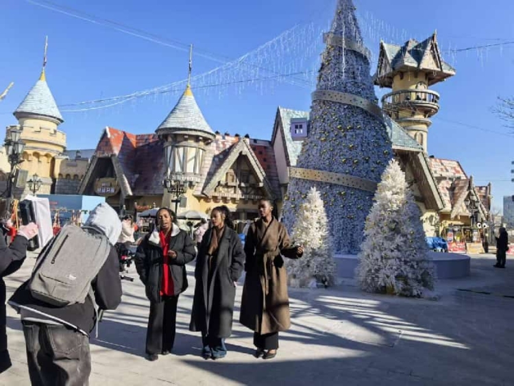 百万粉丝博主 “卢旺达青年团” 打卡济南融创乐园 解锁冬日浪漫新体验_fororder_【融创】1