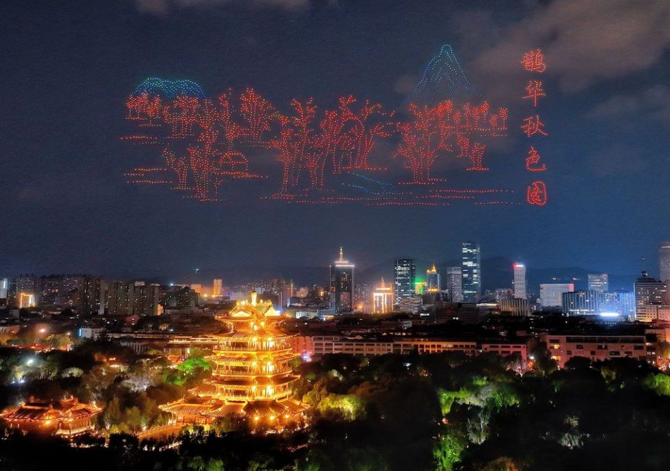 闪耀泉城夜空 “泉染星穹”无人飞机秀惊艳收官