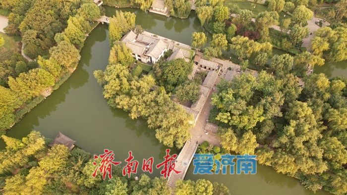 济南大明湖唯美晚霞 鎏金暮色醉煞游人