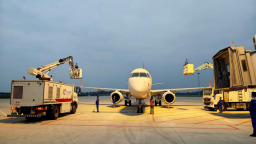 新海航北部湾航空与济宁大安机场联合开展航空器除防冰联合实战演练