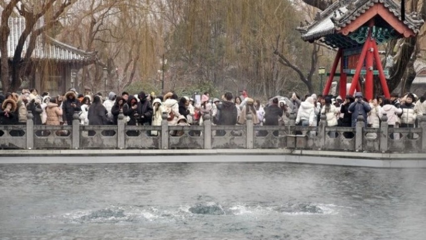 一年四季 泉在济南丨雪润泉城！趵突泉再现“云雾润蒸”胜景