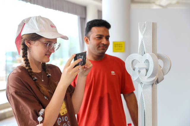 上合组织国家雕塑展在青岛开幕_fororder_05