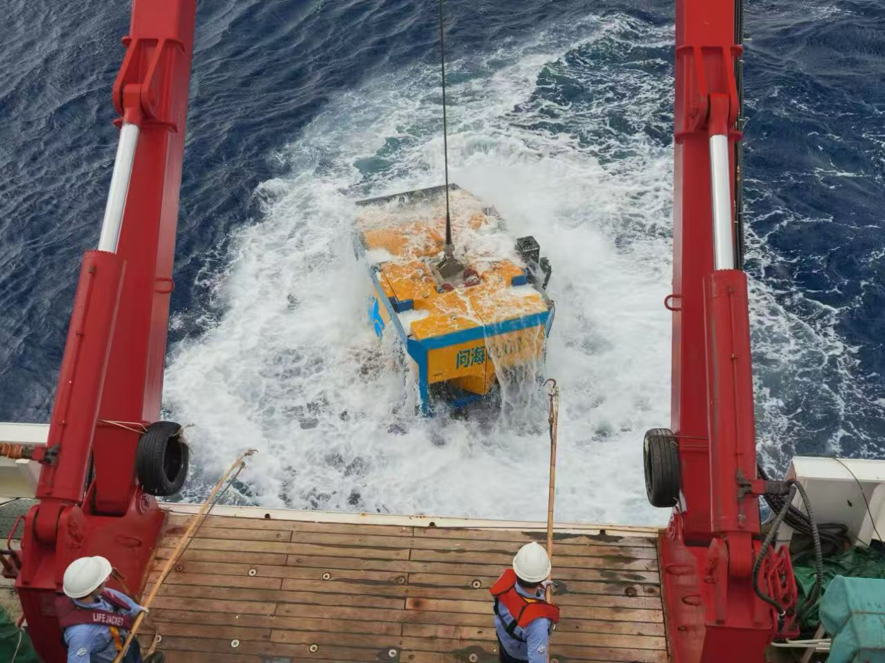 我国自主研发深海重载作业级机器人完成首次科学应用